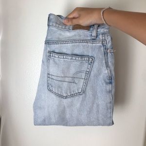 american eagle high waisted mom jeans